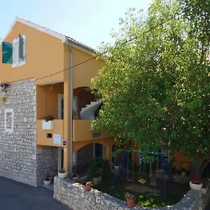 Apartman Stosa, Nin